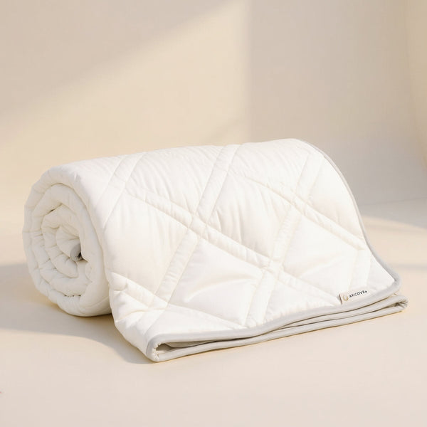 Aricove weighted blanket, folded with storage bag