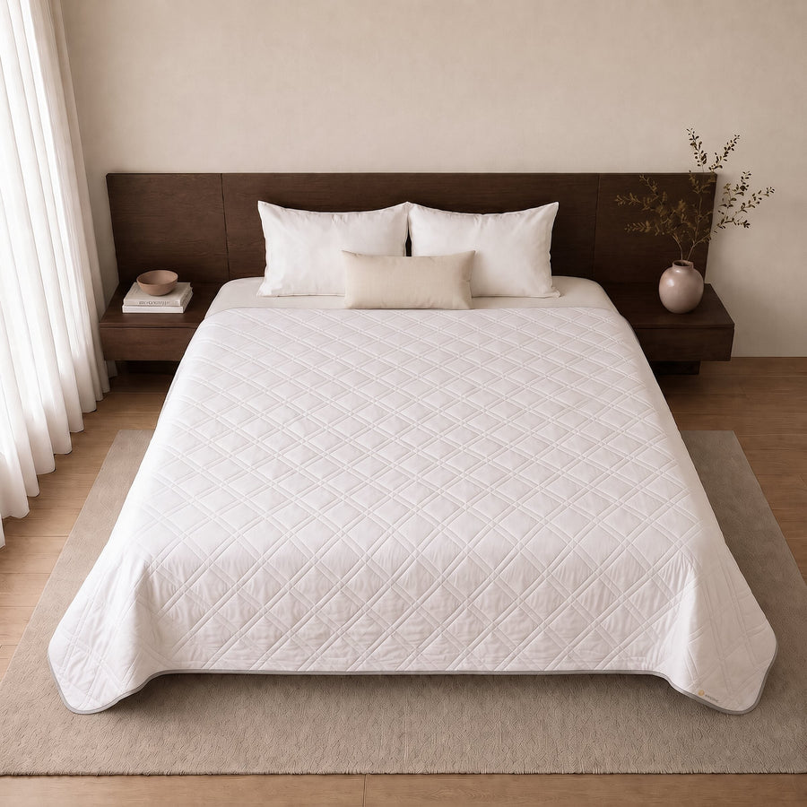 Aricove weighted blanket, king size on the bed#size_king